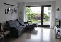 Ruhige KomfortWohnung: Haus im Haus mit separatem Eingang, Garten + Terrasse, Küche, 3 Kellerräume