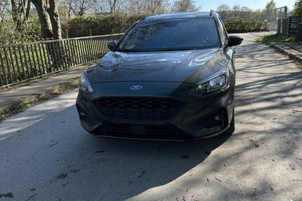 Ford Focus 89.499 km 11.699 &euro; Oberhausen 46145