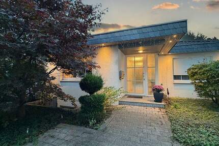 Traumhafter Bungalow mit Garten und vermieteter Doppelhaushälfte in Duisburg-Vierlinden! 4 zimmer