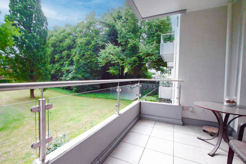 Blömker! Attraktive 3,5-Raum Wohnung mit zwei Balkonen und Garage!