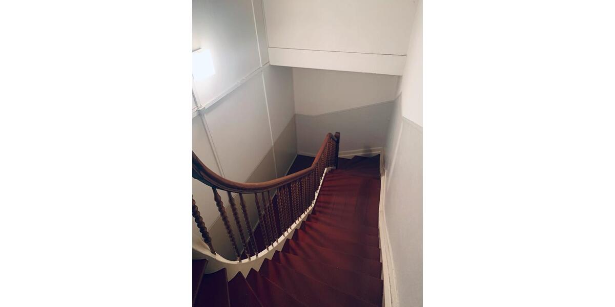 RE-West Altbauwohnung 2 Zi., KDB, DG, 55 qm, saniert, kein Balkon 2.5 zimmer