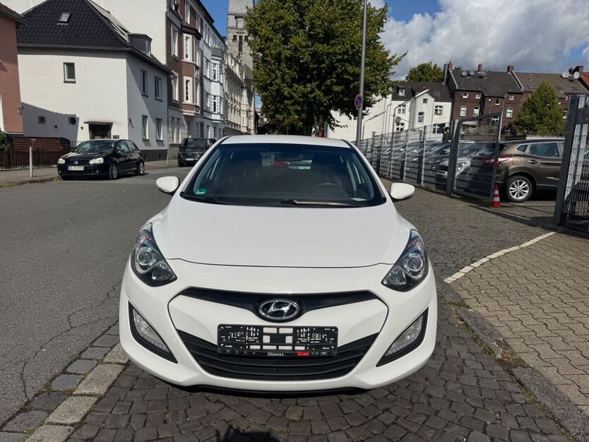 Hyundai i30 148.000 km 8.799 € Gelsenkirchen 45879