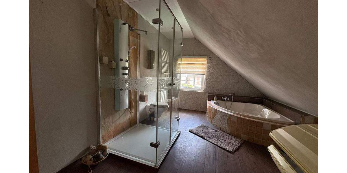 Einzigartiges 2-Familienhaus mit Charme und sonnigen Garten 5 zimmer