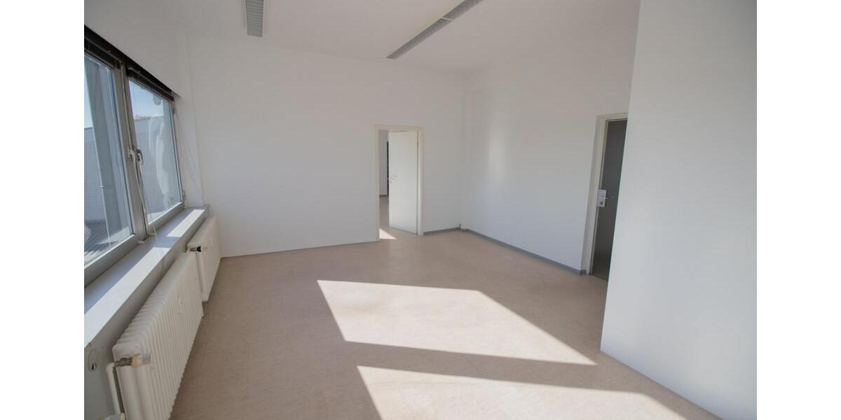 Büro 100m² neu gestrichen mit Parkplätzen zimmer