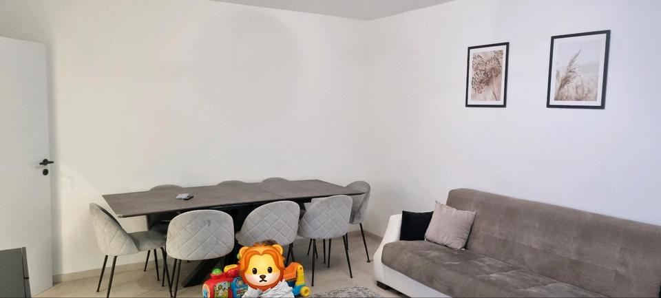 Wg. EG 4 Zim. mit Stellplatz weitere Bilder auf Wunsch vorhanden zimmer