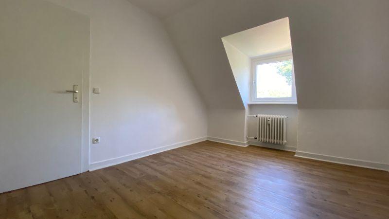 Dachgeschoßwohnung Essen Stadtbezirk IV - 2.5 Zimmer, 52 m&sup2;, 455&euro; | Angebot:25571579