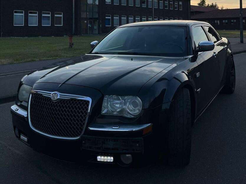 Chrysler 300C 280.000 km 2.700 € Essen 45326