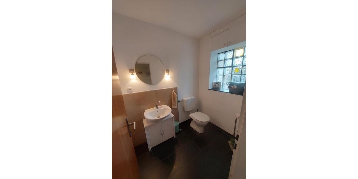 Reihenhaus Hünxe - 7 Zimmer, 250 m&sup2;, 2.200&euro; | Angebot:26295244