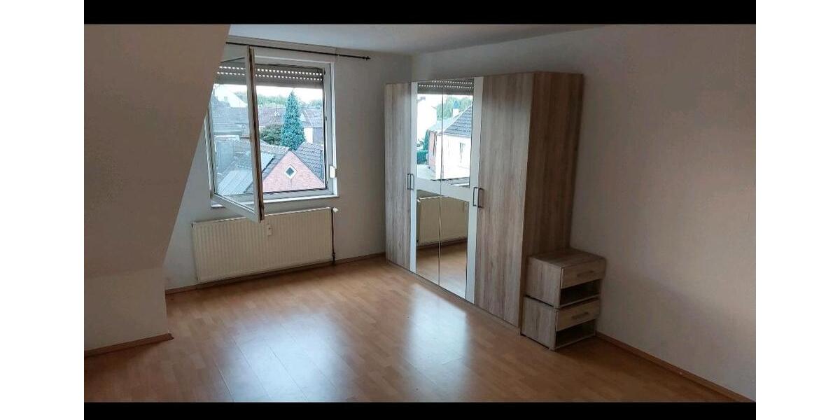 Dachgeschoßwohnung Duisburg Mittelmeiderich - 2 Zimmer, 73 m&sup2;, 525&euro; | Angebot:26127001