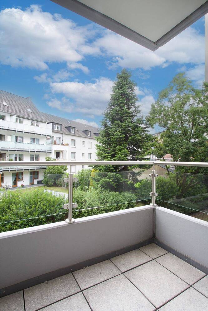 Blömker! Attraktive 3,5-Raum Wohnung mit zwei Balkonen und Garage!