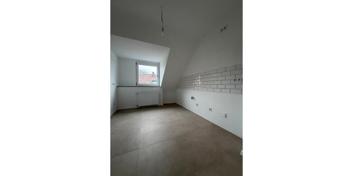 Dachgeschoßwohnung Duisburg Mittelmeiderich - 2 Zimmer, 77 m&sup2;, 900&euro; | Angebot:25274270
