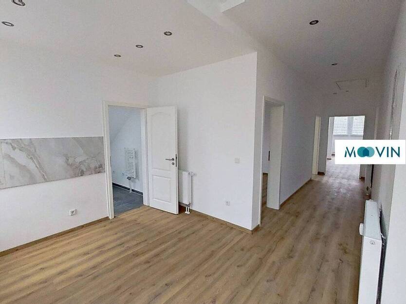 Bezaubernde und frisch modernisierte 3-Zimmer-AltbauWohnung mit Tageslichtbad