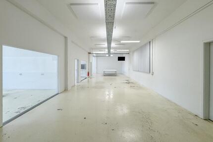 BÜRO MIT STUDIO IM INDUSTRIAL LOOK – 320 m² – 6,38 € pro m² – 3 BÜROS – KÜCHE – LASTENAUFZUG – KLIMA – BARRIEREFREI – TOP AUFGETEILT! zimmer