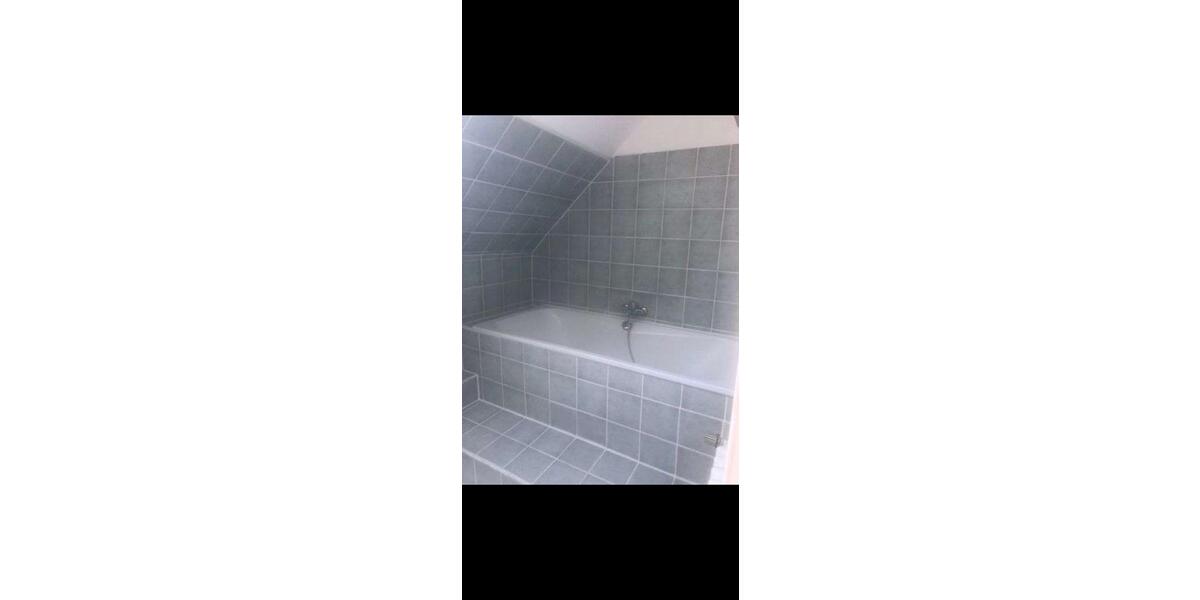 Dachgeschoßwohnung Duisburg Großenbaum - 2.5 Zimmer, 67 m&sup2;, 930&euro; | Angebot:26235851