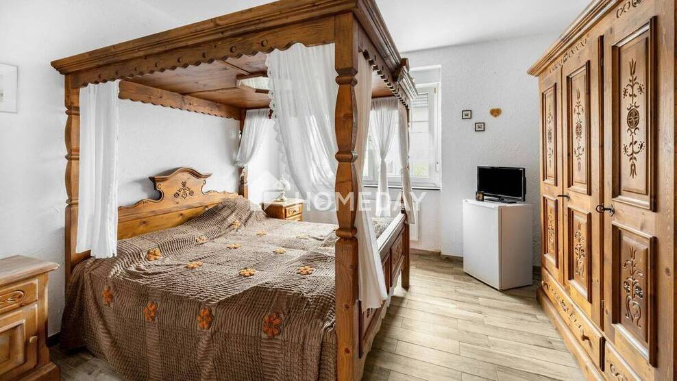 Doppelhaushälfte mit modernisierter Ausstattung, Doppelgarage und nachhaltiger Energieversorgung 5 zimmer