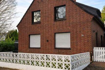 Luxuriöse, kernsanierte Wohnung mit Hauscharakter, Garage, besonderem Gartenanteil & eigenem Eingang 3 zimmer