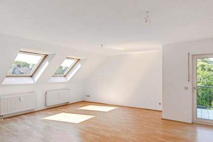 Gemütliche Dachgeschosswohnung in bester Lage mit EBK ab sofort! 2 zimmer