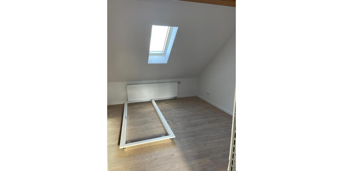 frisch sanierte Dachgeschosswohnung 4 zimmer