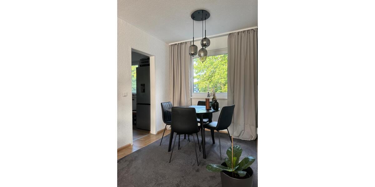 Helle 2-Zimmer-Wohnung mit Balkon, TG-Stellplatz & neuer Heizung 2 zimmer