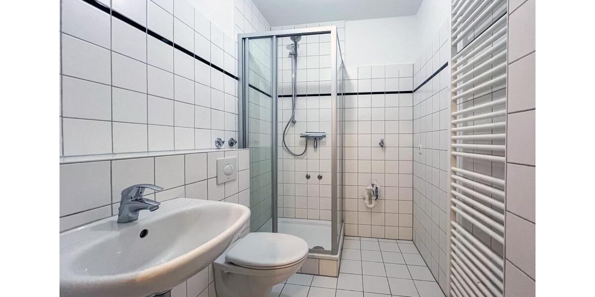 Frisch sanierte 1,5 -Zimmer-Wohnung, Balkon mit Blick ins Grüne! 1 zimmer