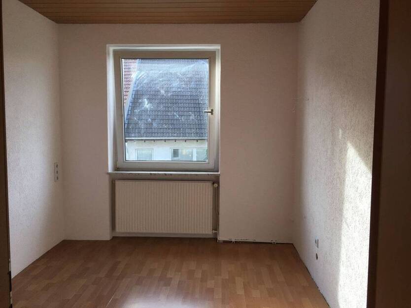 *NEU* RENOVIERTE 4 Zimmer Wohnung im 3.OG mit Balkon in Adolfstraße