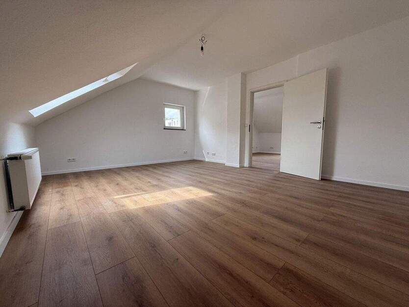 Frisch sanierte 44 m² Dachgeschoss-Singlewohnung - nur 3 Min. zum Phoenixsee, Dortmund-Schüren 2 zimmer