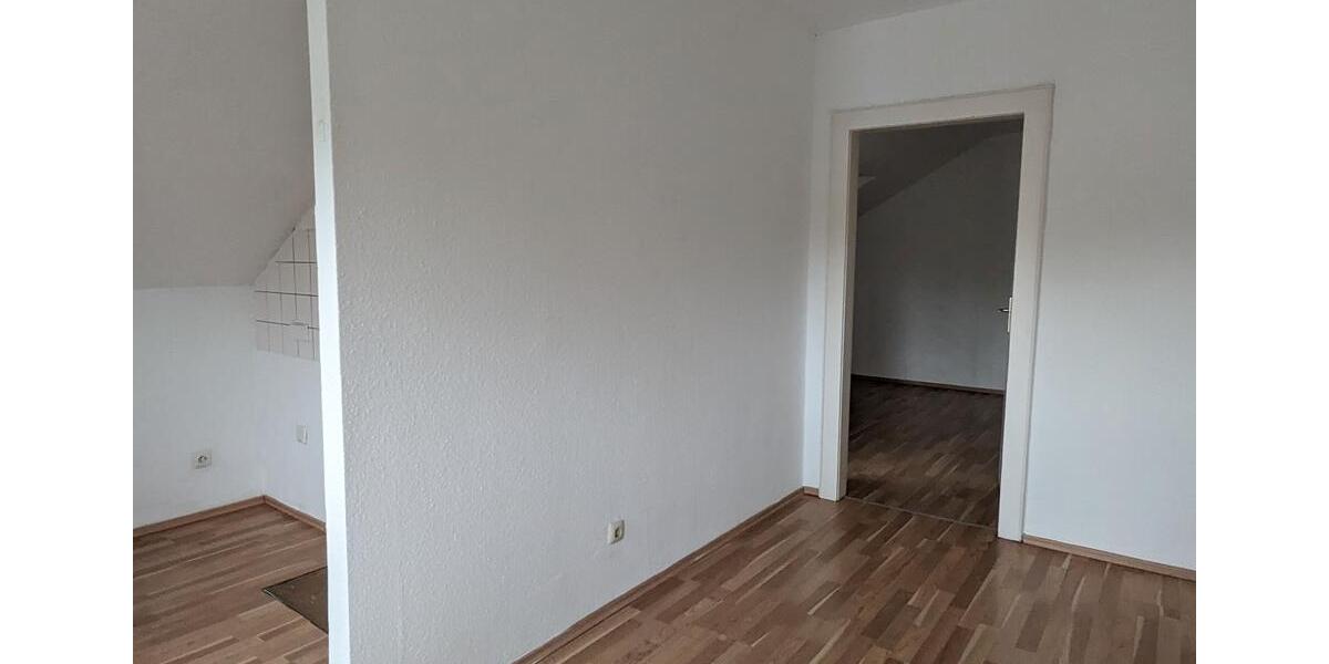 Dachgeschoßwohnung Duisburg Huckingen - 1.5 Zimmer, 30 m&sup2;, 330&euro; | Angebot:24224463