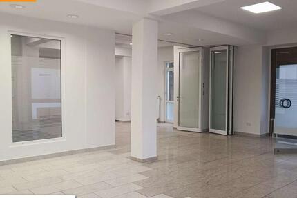 Raum für Visionen – stilvolle Gewerbeimmobilie mit Glasfront und Charakter zimmer