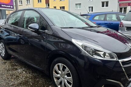 Peugeot 208 91.000 km 6.300 € Essen 45144