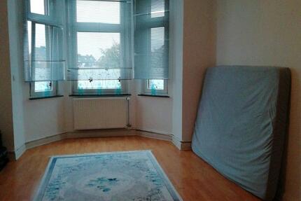 Helle Altbauwohnung mit Erker und Kamin zimmer