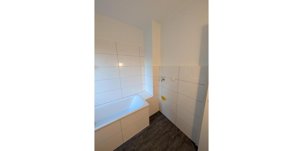 ~ Tolle Etagenwohnung + renoviert + ruhige Lage nah am Kanal ~ 2 zimmer