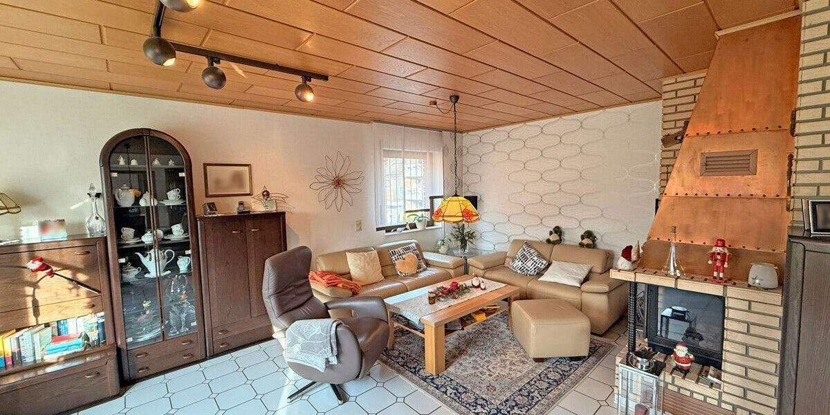 Großzügige Maisonette-Eigentumswohnung mit Garage auf einem Erbpachtgrundstück in Dinslaken-Bruch 4 zimmer