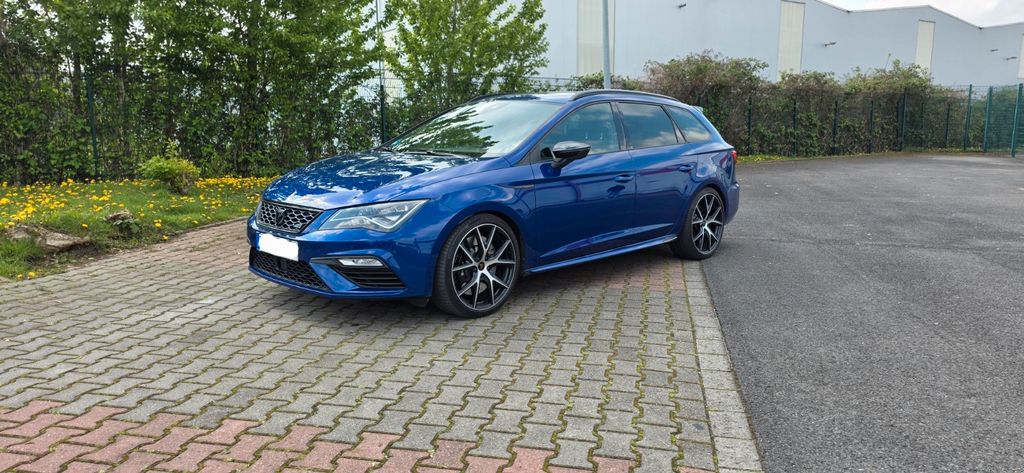 Seat Leon 69.990 km 25.500 &euro; Dortmund 44143