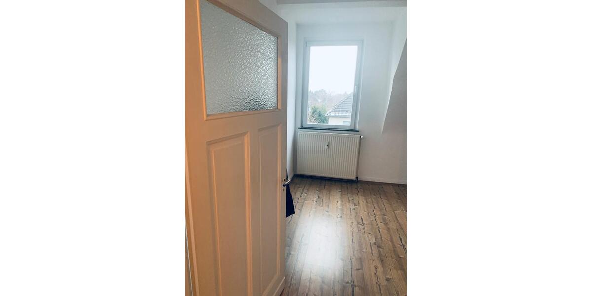 RE-West Altbauwohnung 2 Zi., KDB, DG, 55 qm, saniert, kein Balkon 2.5 zimmer