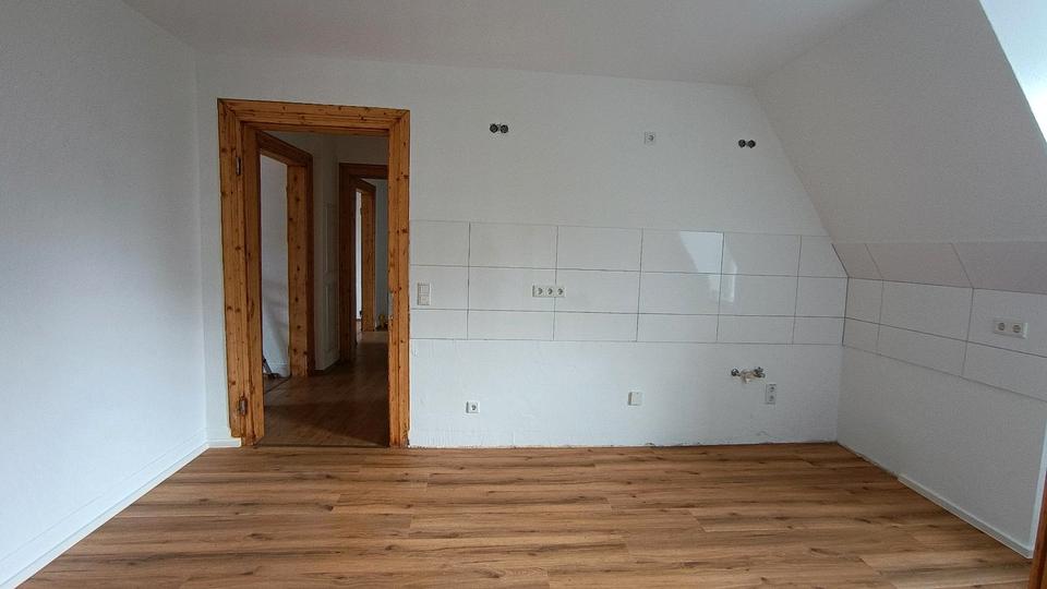 Dachgeschoßwohnung Wuppertal Barmen - 4 Zimmer, 100 m&sup2;, 1.240&euro; | Angebot:26173523