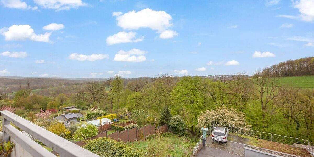 Etagenwohnung Velbert Mitte - 3 Zimmer, 93 m&sup2;, 220.000&euro; | Angebot:26358898