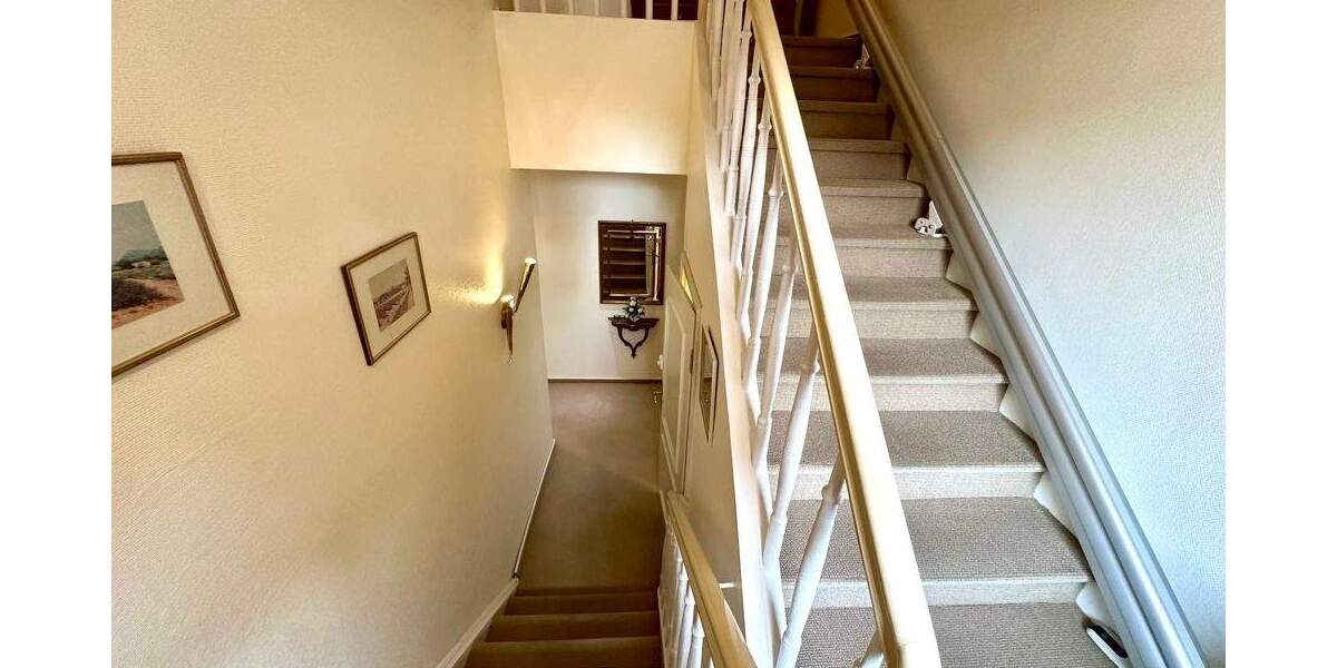 Modernisiertes Zweifamilienhaus mit großer Eigentümerwohnung in Alt-Hamborn! 6 zimmer