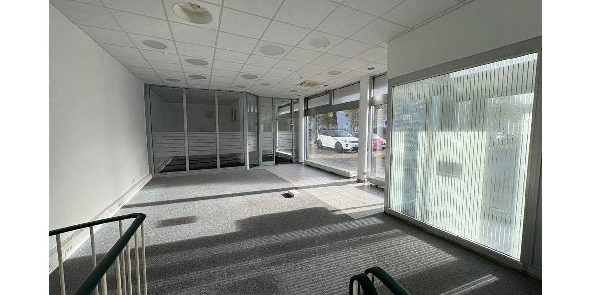 Sichtbarkeit garantiert! Schickes Ladenlokal in Hauptstraßenlage 4 zimmer
