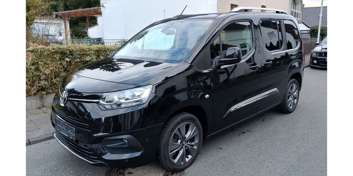 Toyota Proace City 93.000 km 18.800 &euro; Oberhausen 46047