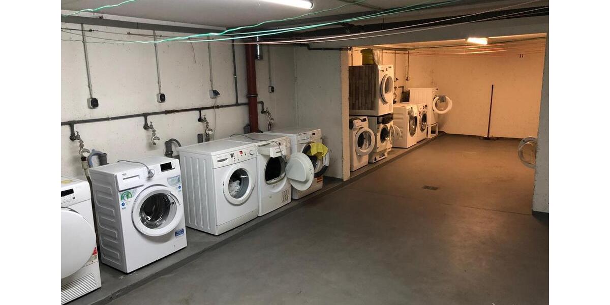 Klein Dachgeschosswohnung in der 4.Etage 2.5 zimmer