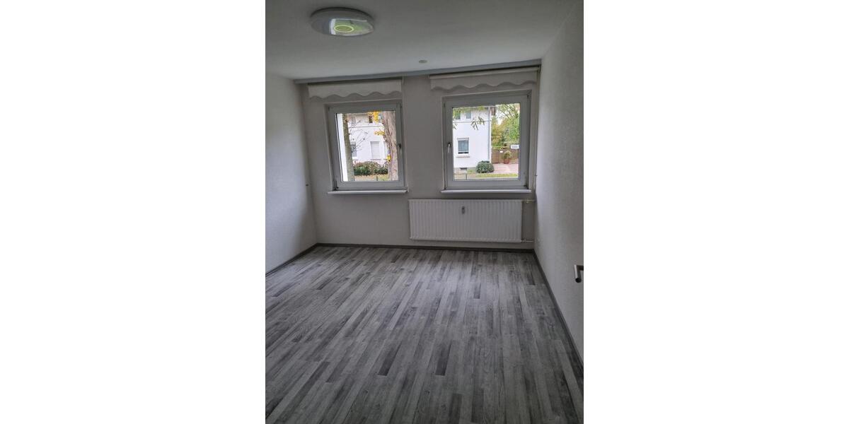 Wohnung EG rechts !!!! ZU VERMIETEN !!!! 3 zimmer