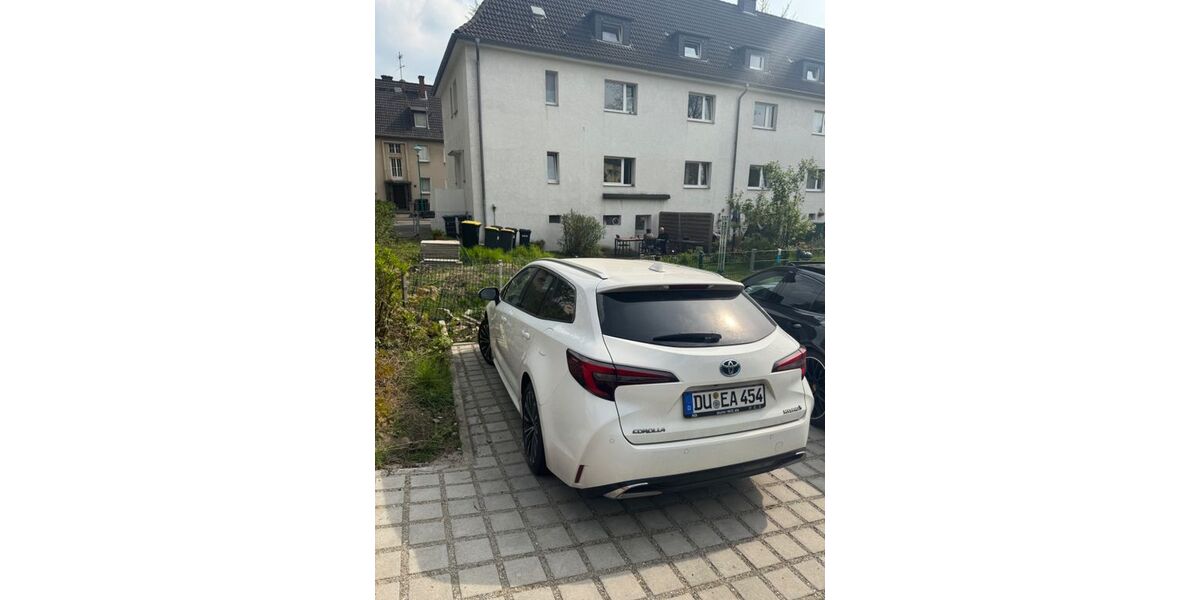Toyota Corolla 29.900 km 26.900 &euro; Duisburg 47166