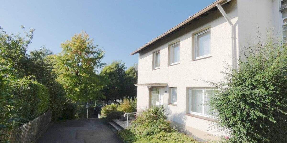 Geräumig - Gepflegt - mit 2 Wohneinheiten, 2 Garagen, Garten, Balkon, Terrasse ... 7 zimmer