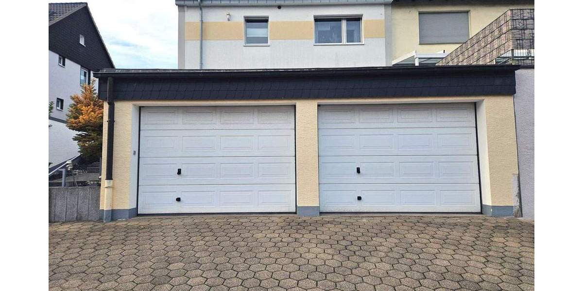 Modernisiertes 2-Familienhaus mit 3 Garagen und attr. Garten in guter und ruhiger Lage in Wetter 9 zimmer