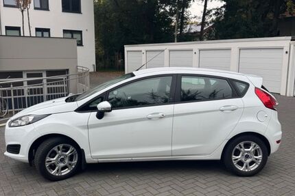 Ford Fiesta 77.100 km 6.600 &euro; Bochum 44795