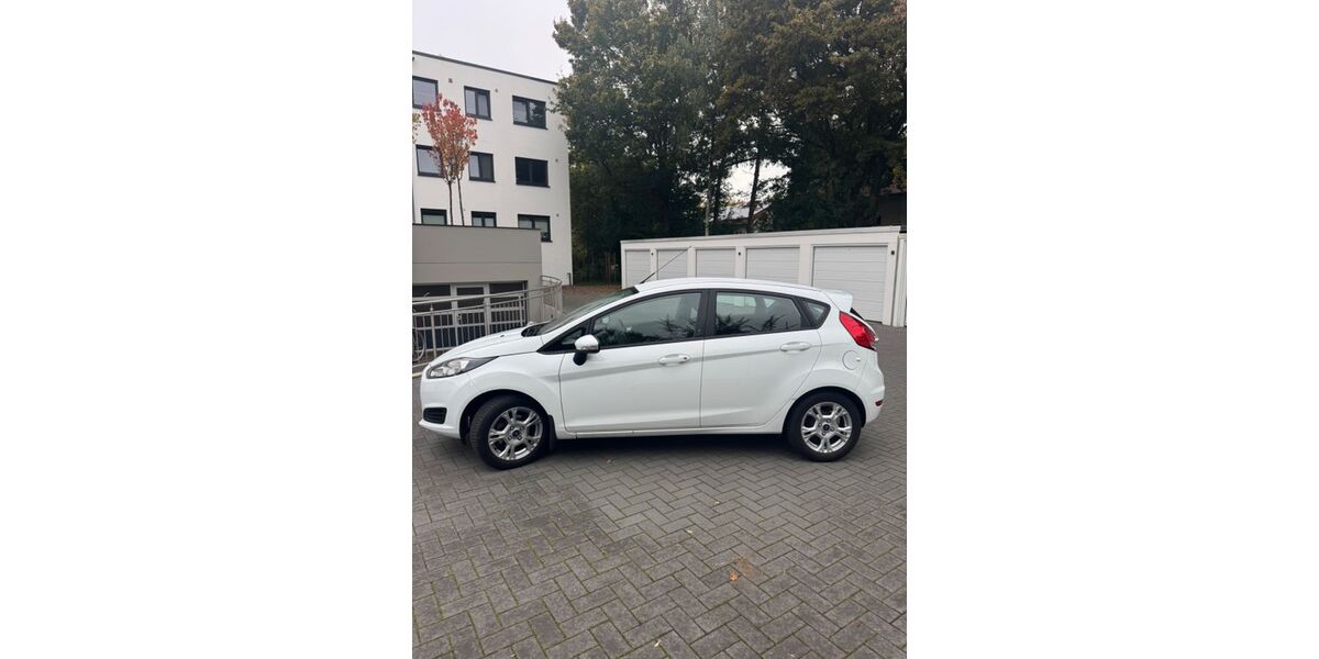 Ford Fiesta 77.100 km 6.600 &euro; Bochum 44795