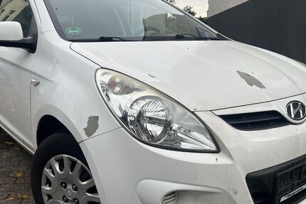 Hyundai i20 176.000 km 1.990 &euro; Duisburg 47059