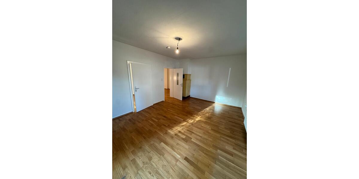 Riesige Familienwohnung im Erdgeschoss.. 3 zimmer