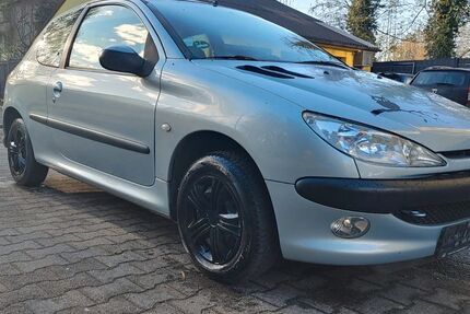 Peugeot 206 134.500 km 1.399 &euro; Essen 45326