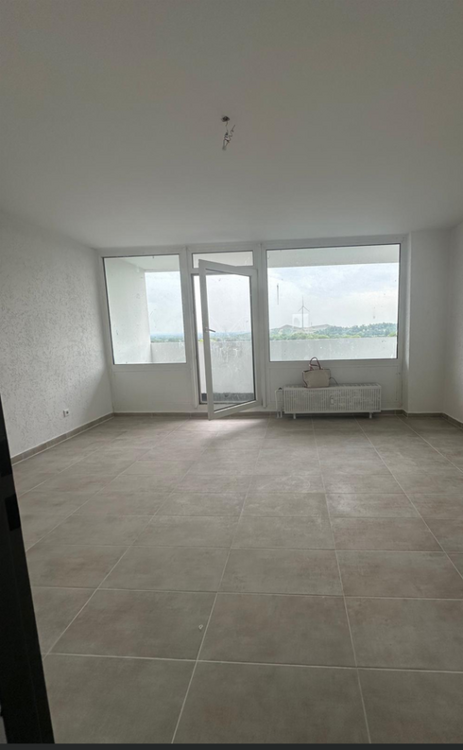 schöne helle sanierte Wohnungen mit Balkon ab sofort! 3 zimmer